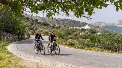 Fietsen op de heuvels van Naxos