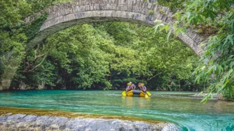 Raften op de Voidomatis rivier in Zagori