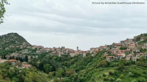 Uitzicht op Dimitsana vanaf Amanites Guesthouse