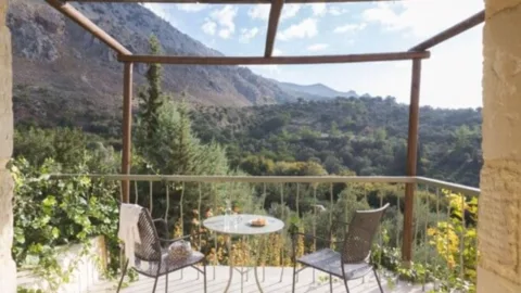 Uitzicht vanaf Eleonas Village in Zaros