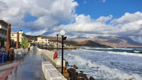 Boulevard met zee in Chania