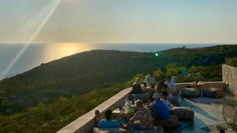 Zonsondergang vanaf een balkon in Zakynthos