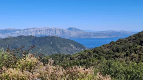 Uitzicht op de bergen van Lefkas